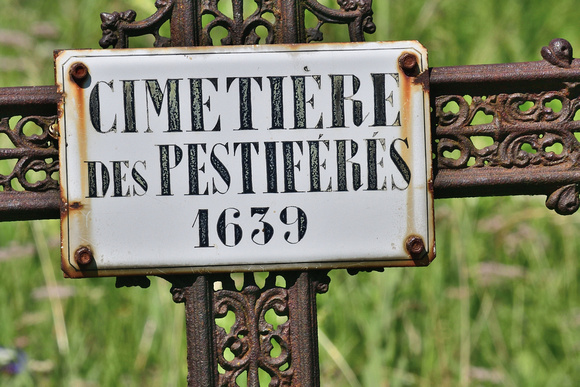 Chapelle des bois cimetiere de pestiférés  Doubs,France.